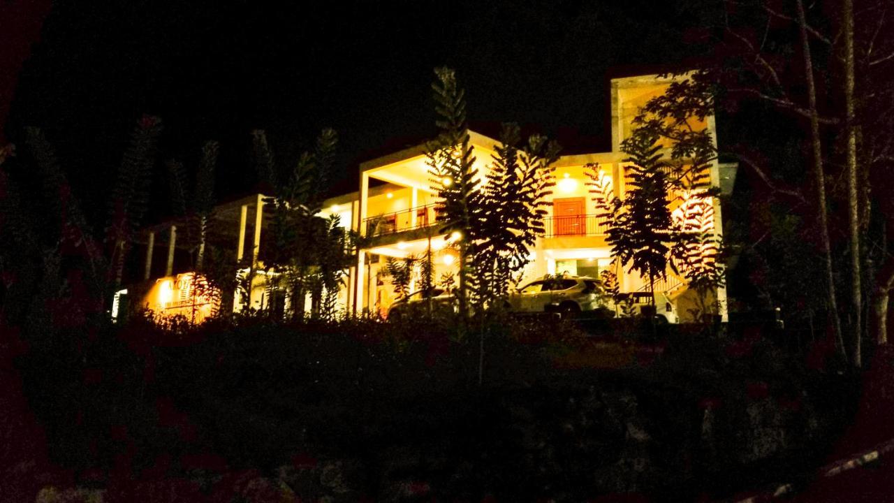Hôtel Akoya Pearl à Ratnapura Extérieur photo