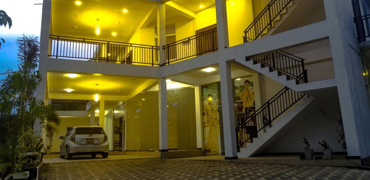 Hôtel Akoya Pearl à Ratnapura Extérieur photo