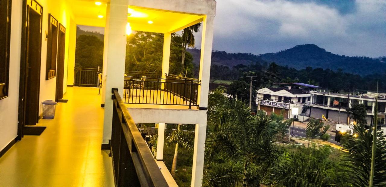 Hôtel Akoya Pearl à Ratnapura Extérieur photo