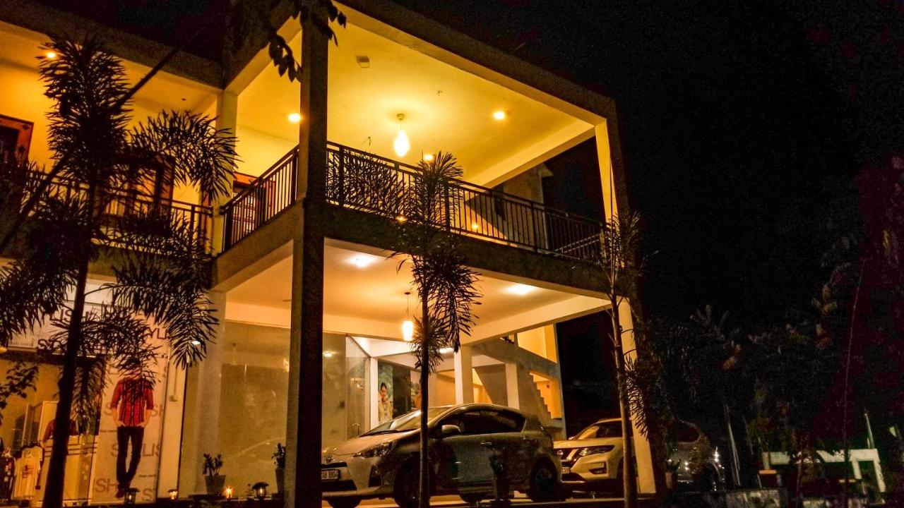 Hôtel Akoya Pearl à Ratnapura Extérieur photo
