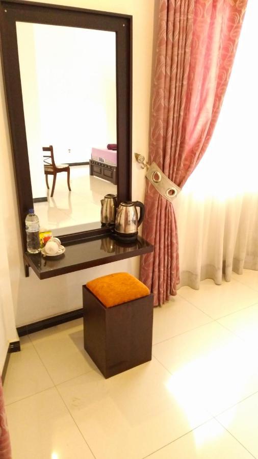 Hôtel Akoya Pearl à Ratnapura Extérieur photo