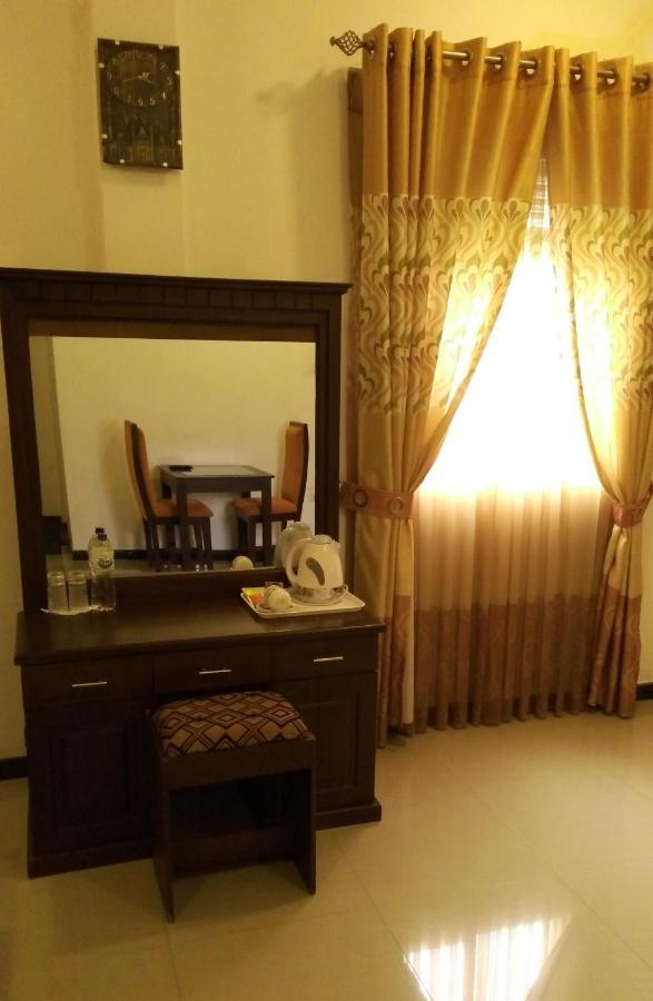 Hôtel Akoya Pearl à Ratnapura Extérieur photo