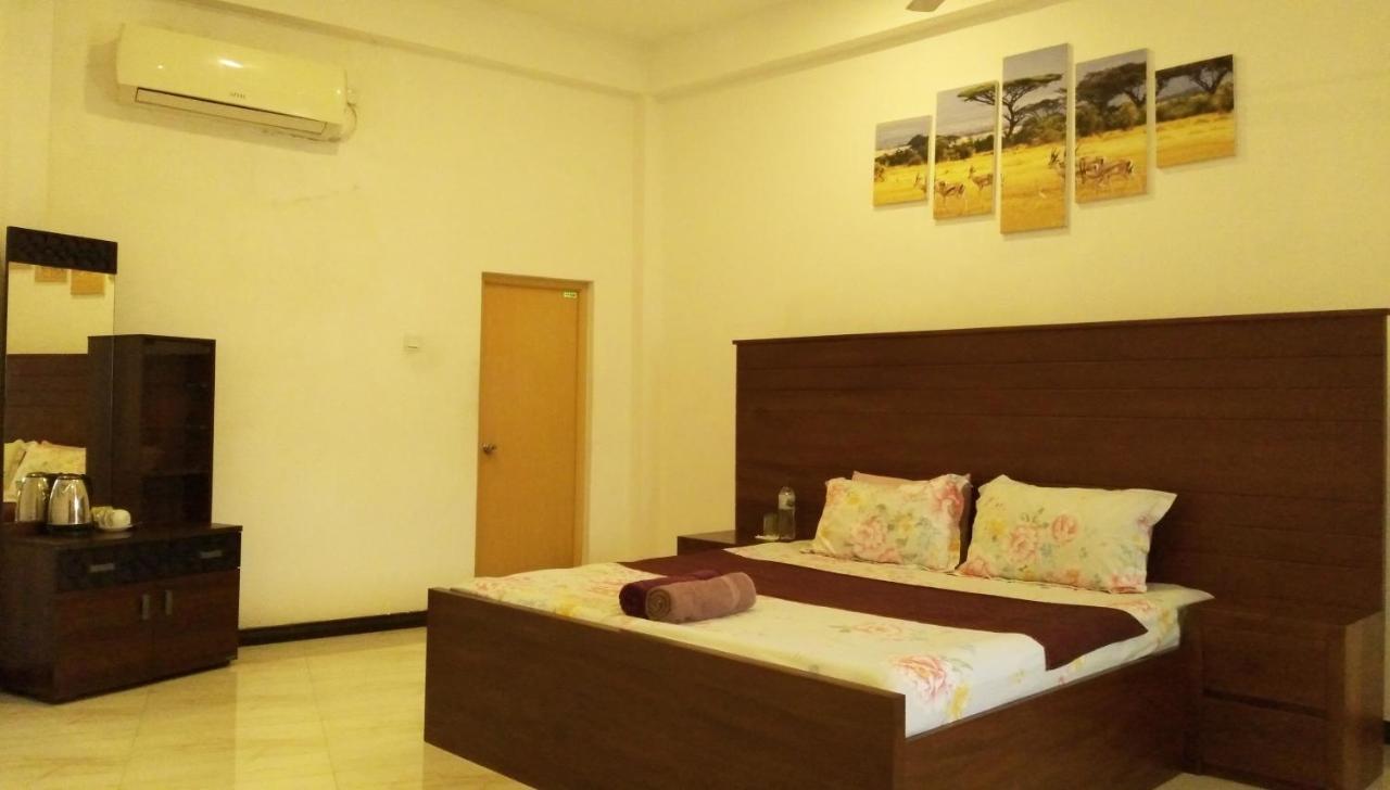 Hôtel Akoya Pearl à Ratnapura Extérieur photo