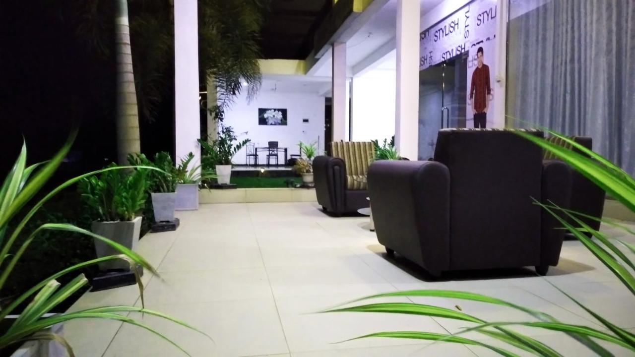 Hôtel Akoya Pearl à Ratnapura Extérieur photo