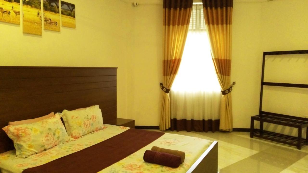 Hôtel Akoya Pearl à Ratnapura Extérieur photo
