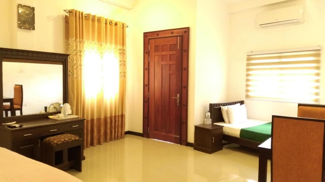 Hôtel Akoya Pearl à Ratnapura Extérieur photo